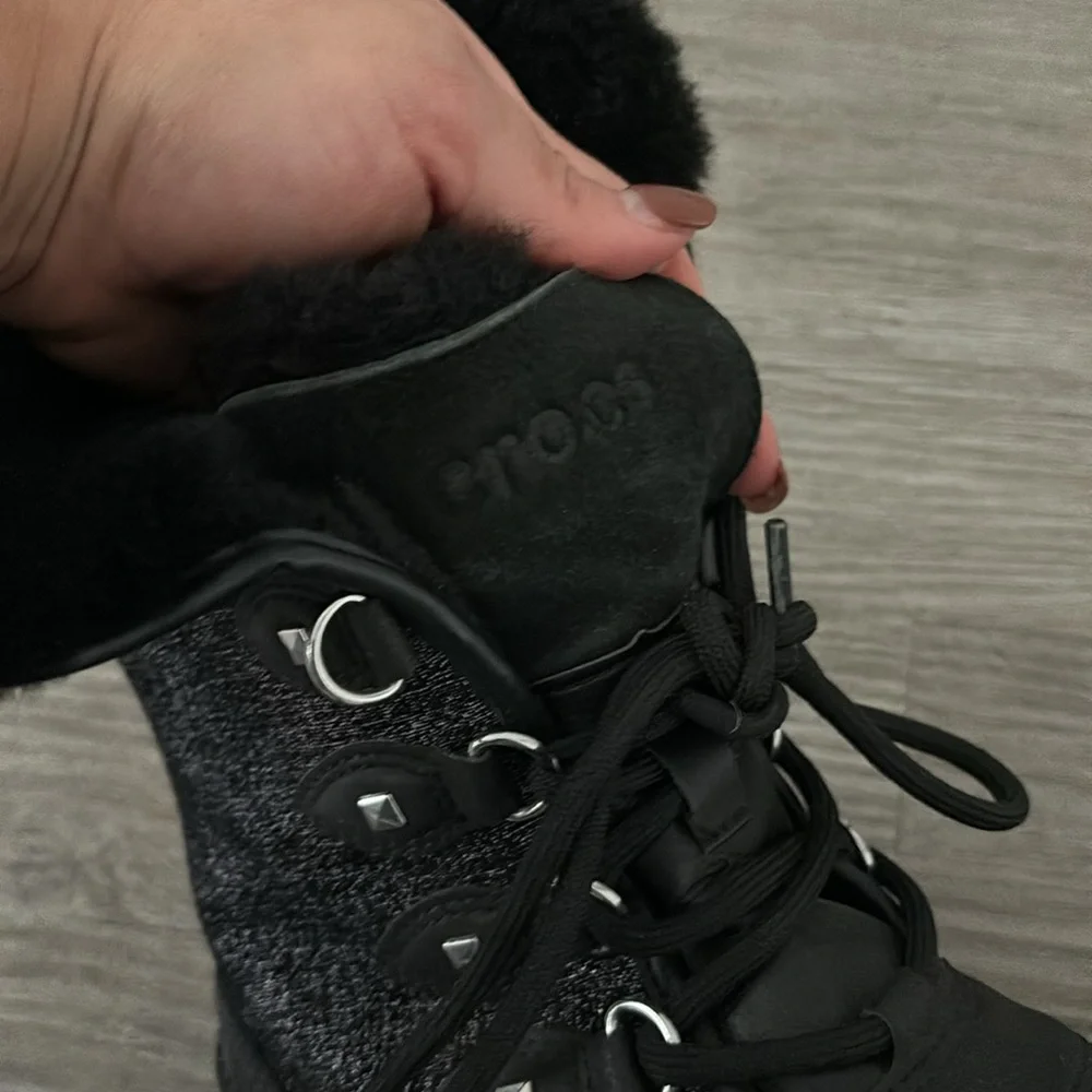 Crocs Women's Snow & winter Boots Sz 5